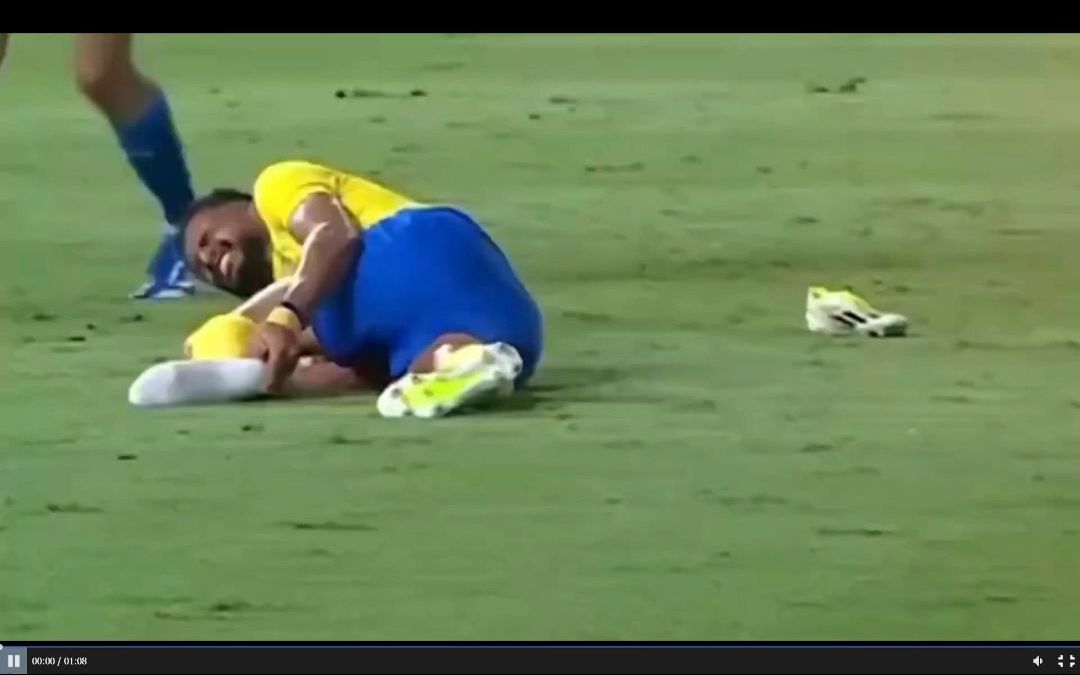 c罗球场上,那些暖心的举动