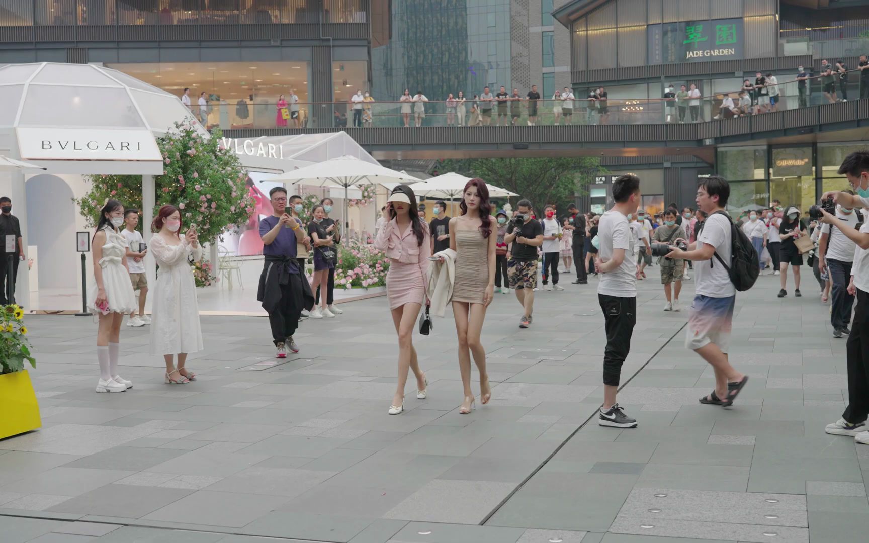 [图]街拍美女也是城市里的一道风景线