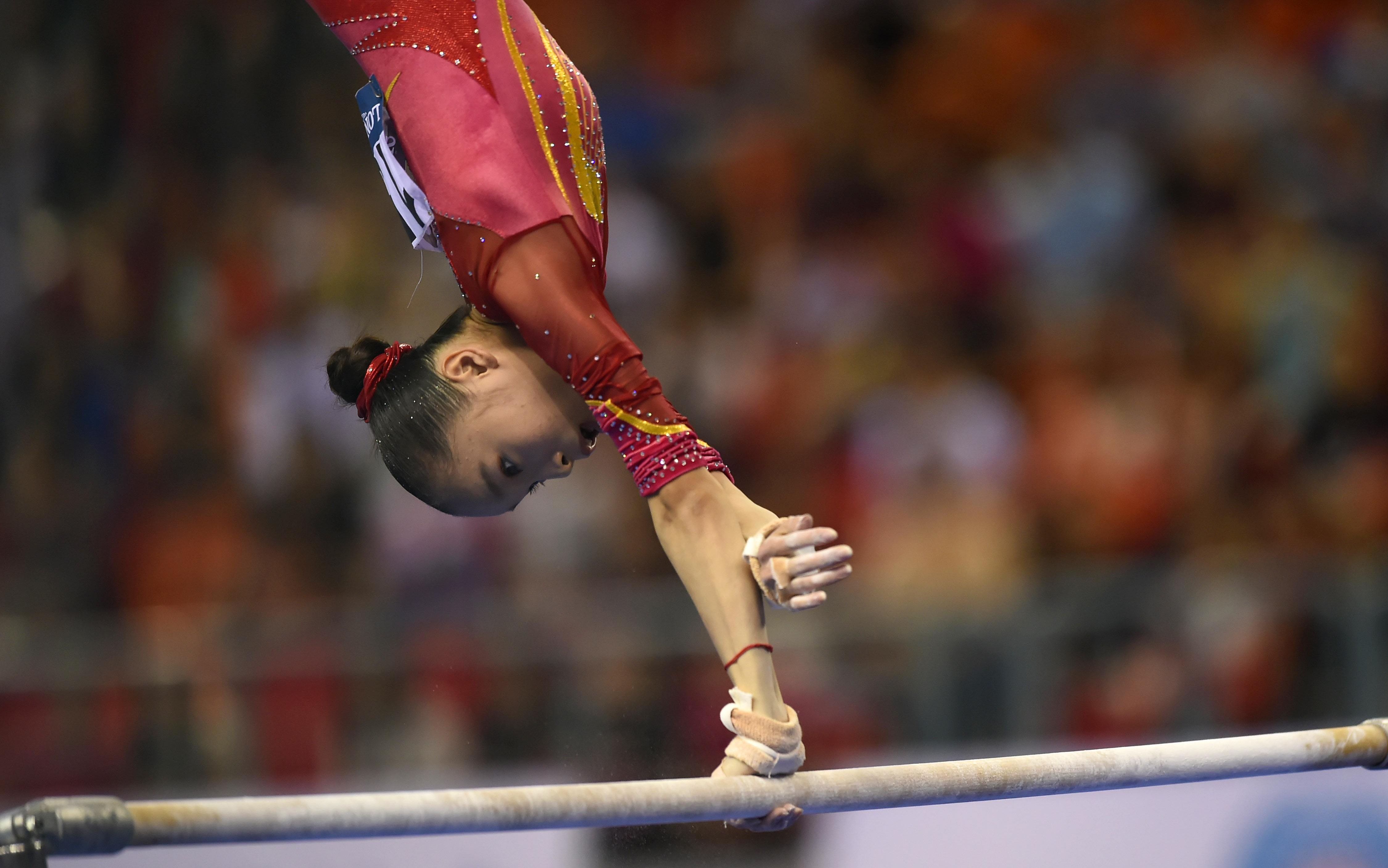 [高低杠专场]两根木杆,跃动的躯体
