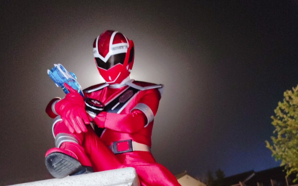 煌辉红皮套夜景特写_哔哩哔哩_bilibili