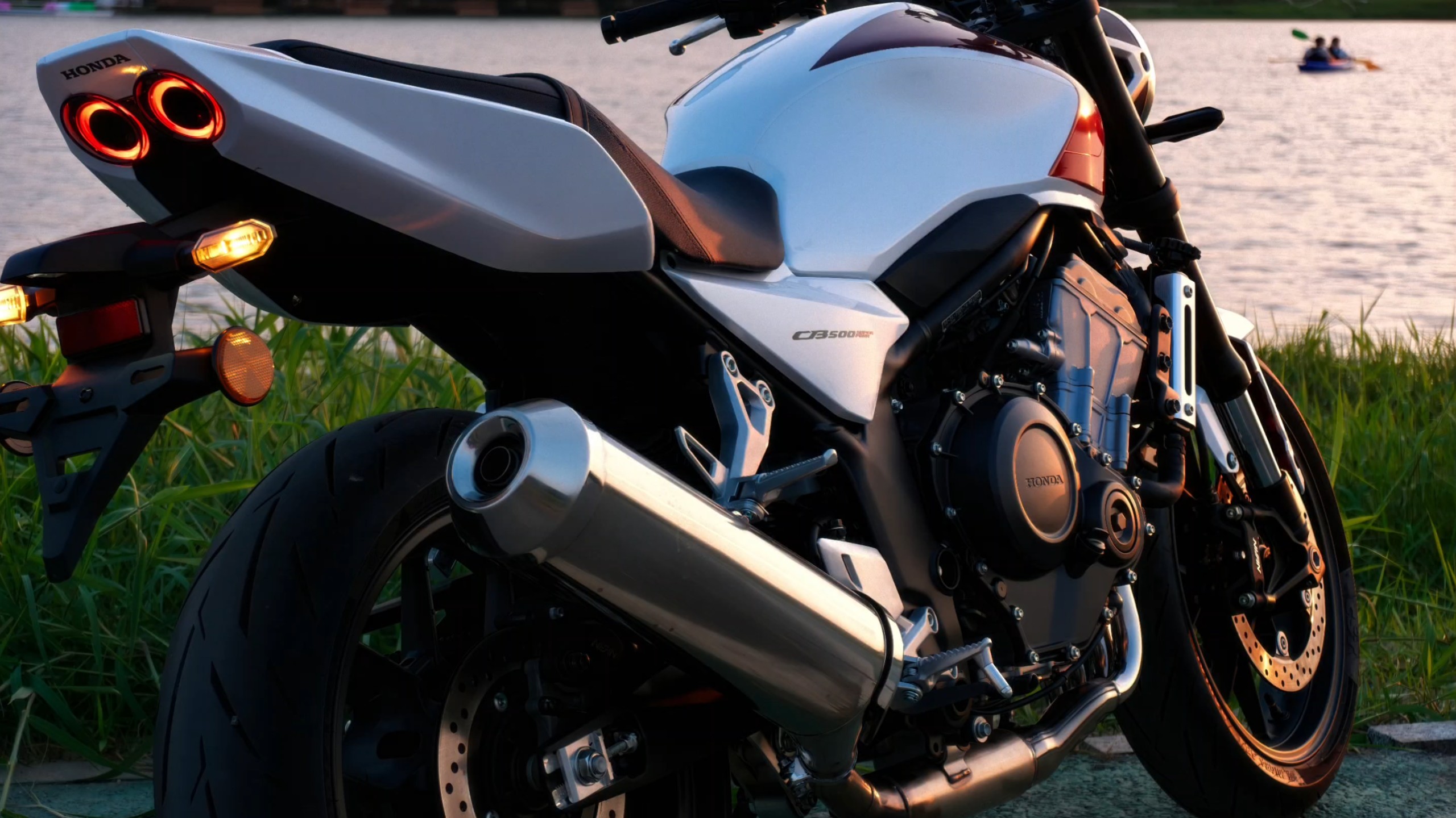 CB500SF|红白色可以停住时间