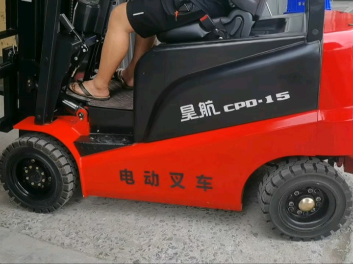 这款新能源电动叉车好开不贵