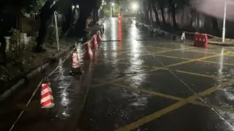 Download Video: 雨夜沉浸式漫步深圳某山庄小道