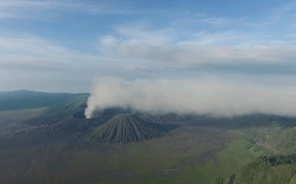 [图]布罗莫火山 印度尼西亚 宜珍 蓝色火焰 李王岛 无人机航拍 海岛游