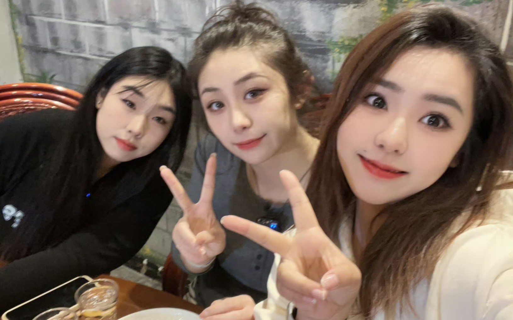 闺蜜的日常(三)去见警察&爬泰山前 太喜欢芳婷罗的化学反应了