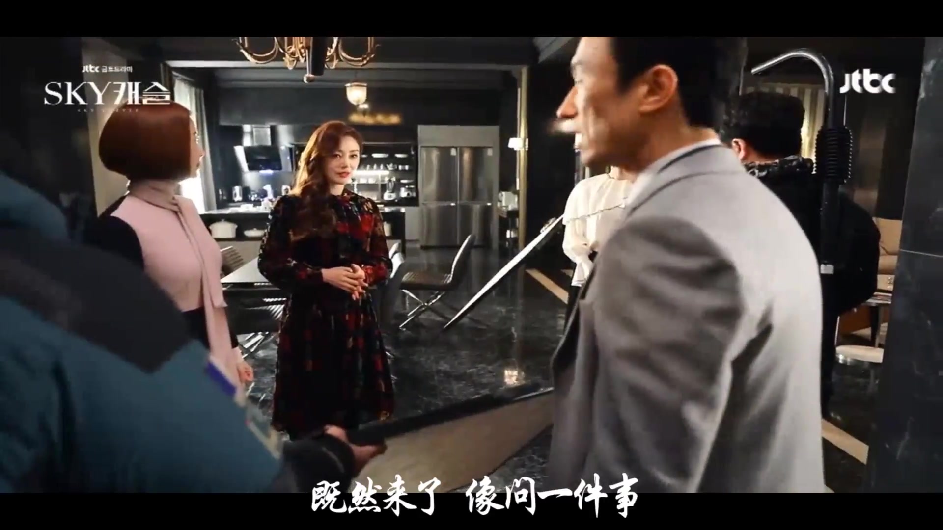 台词也说完了 该喊停了  导演就是不给你喊 笑死 【天空之城】【中字花絮】
