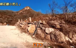 Tải video: 北京郊区发现一个捡石头的地方，满山遍野的石头随便捡还有野韭菜