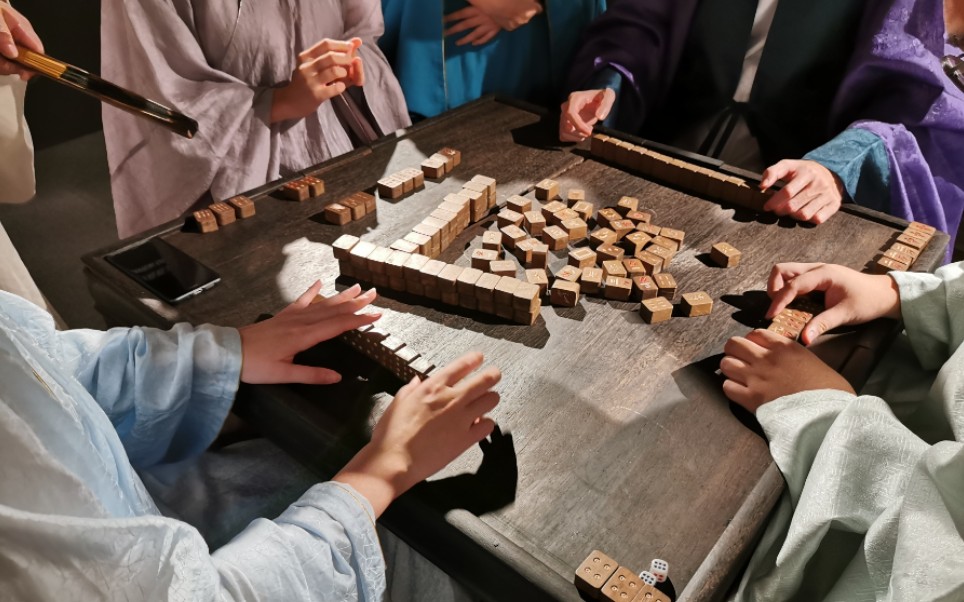 十多位大明青年竟在博物馆聚众打马吊?