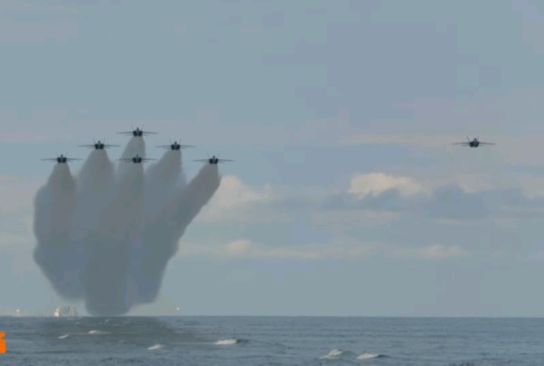 美国海军"蓝天使"飞行表演队