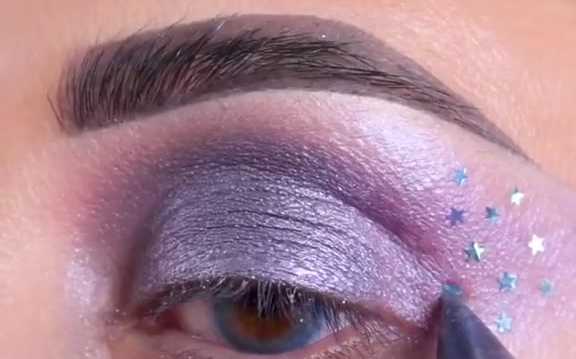 梦幻紫色眼妆