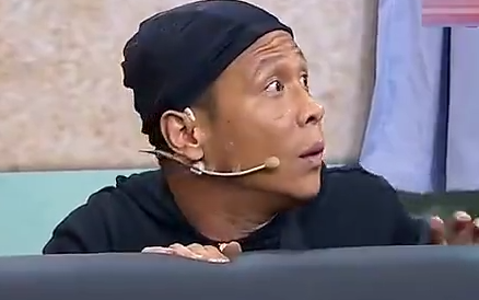 宋小宝刚亮相观众就欢呼声一片,这扮相很贴切,表情辣眼睛_搞笑_生活