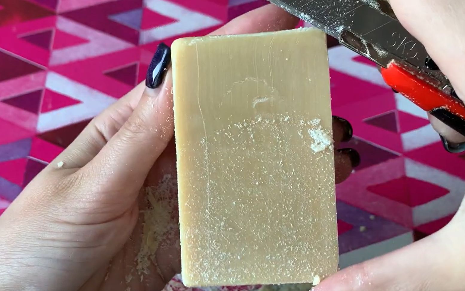 【小猪搬运】刮一块掉渣的干皂,太爽啦_哔哩哔哩 (゜-゜)つロ 干杯