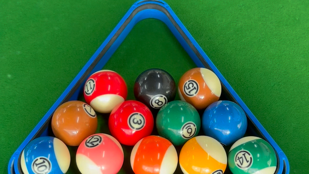 台球摆球方式听说南方和北方不一样呢 #台球是一种生活 #台球杆法 #摆