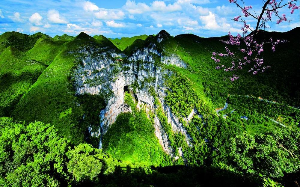 【地理中国】天坑密档,勇探石盆,环江探奇(有罕见的洞穴生物)_哔哩