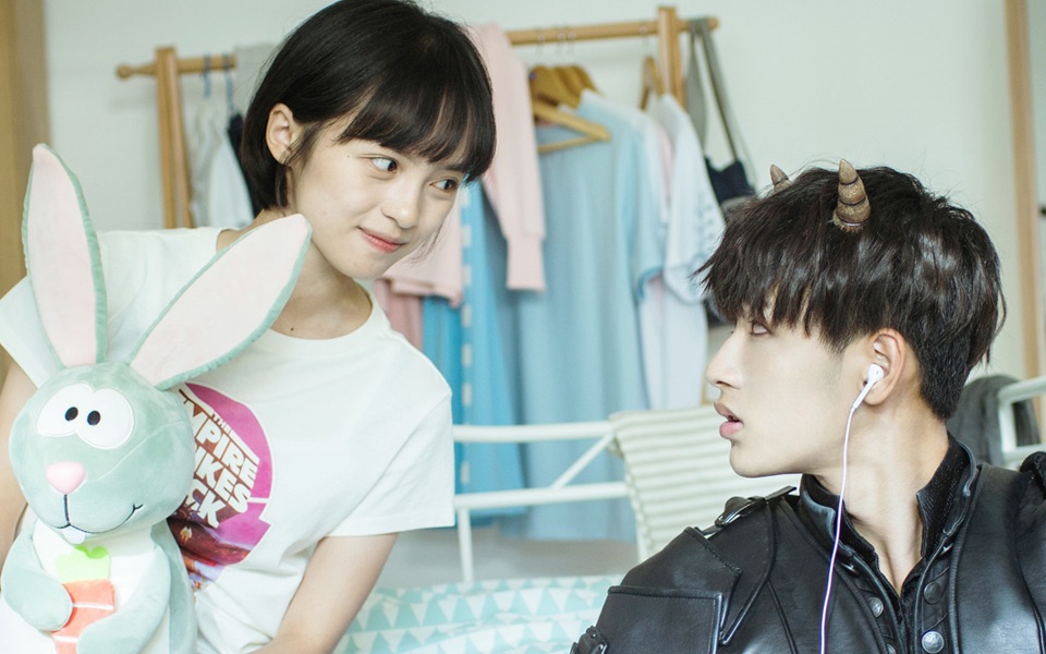 刘老师逆天吐槽漂亮学生妹爱上虚拟游戏人物的爱情电影滚蛋吧大魔王