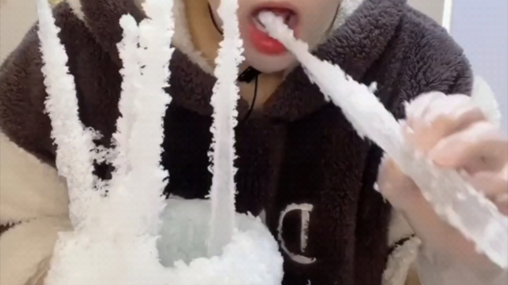 静姐的纯冰冰溜子,纯冰和粉色冰溜子都很脆