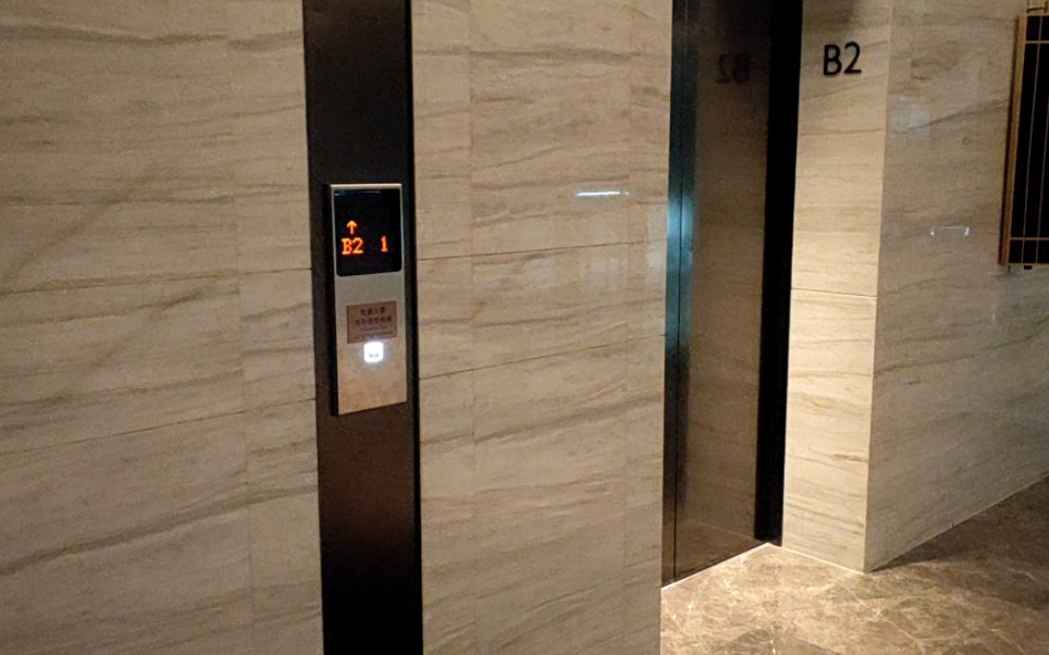 fs18日立lca停车场转换电梯位于佛山新城保利洲际酒店