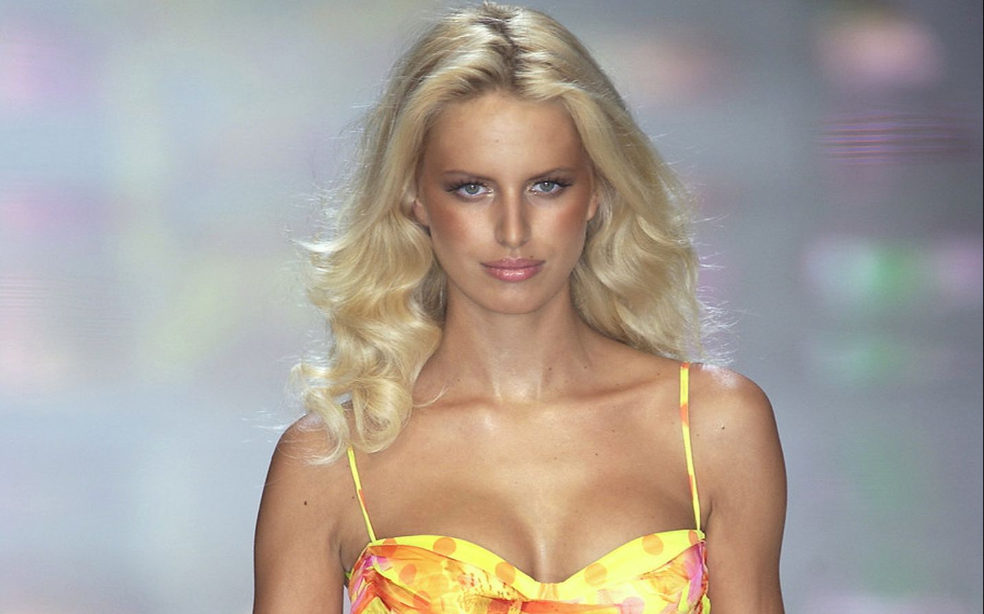 [图]【经典秀场】Versace Spring Summer 2004