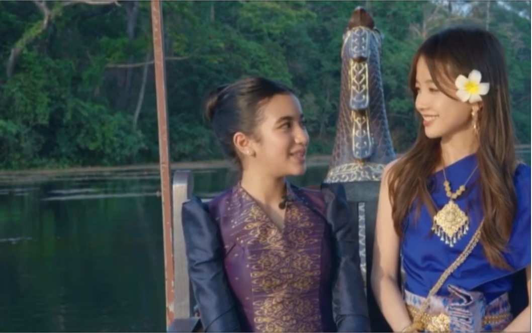 问:有没有发现王冰冰和她身边的小公主有一种莫名的cp感呢?哈哈哈