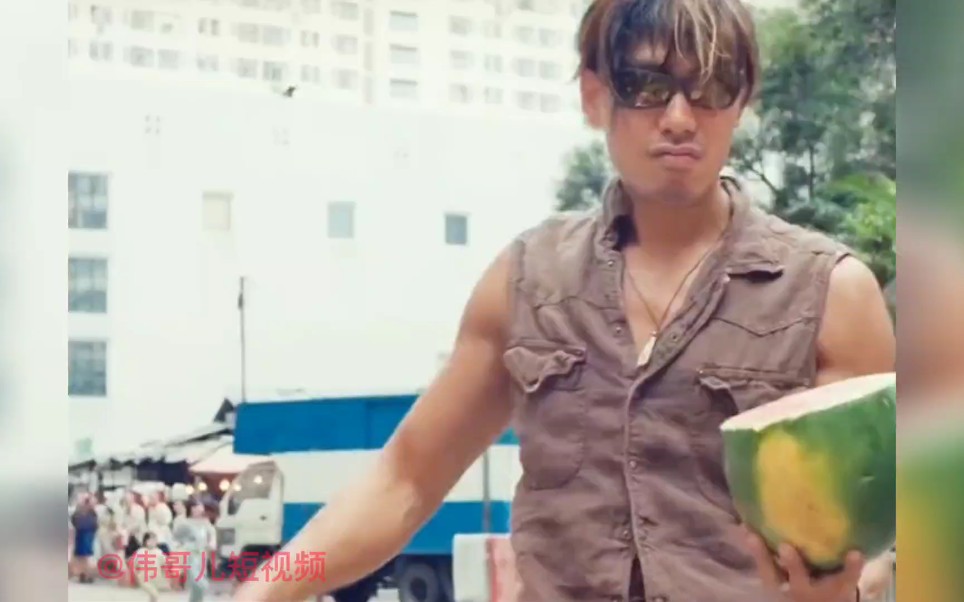 古惑仔之乌鸦哥单手劈西瓜