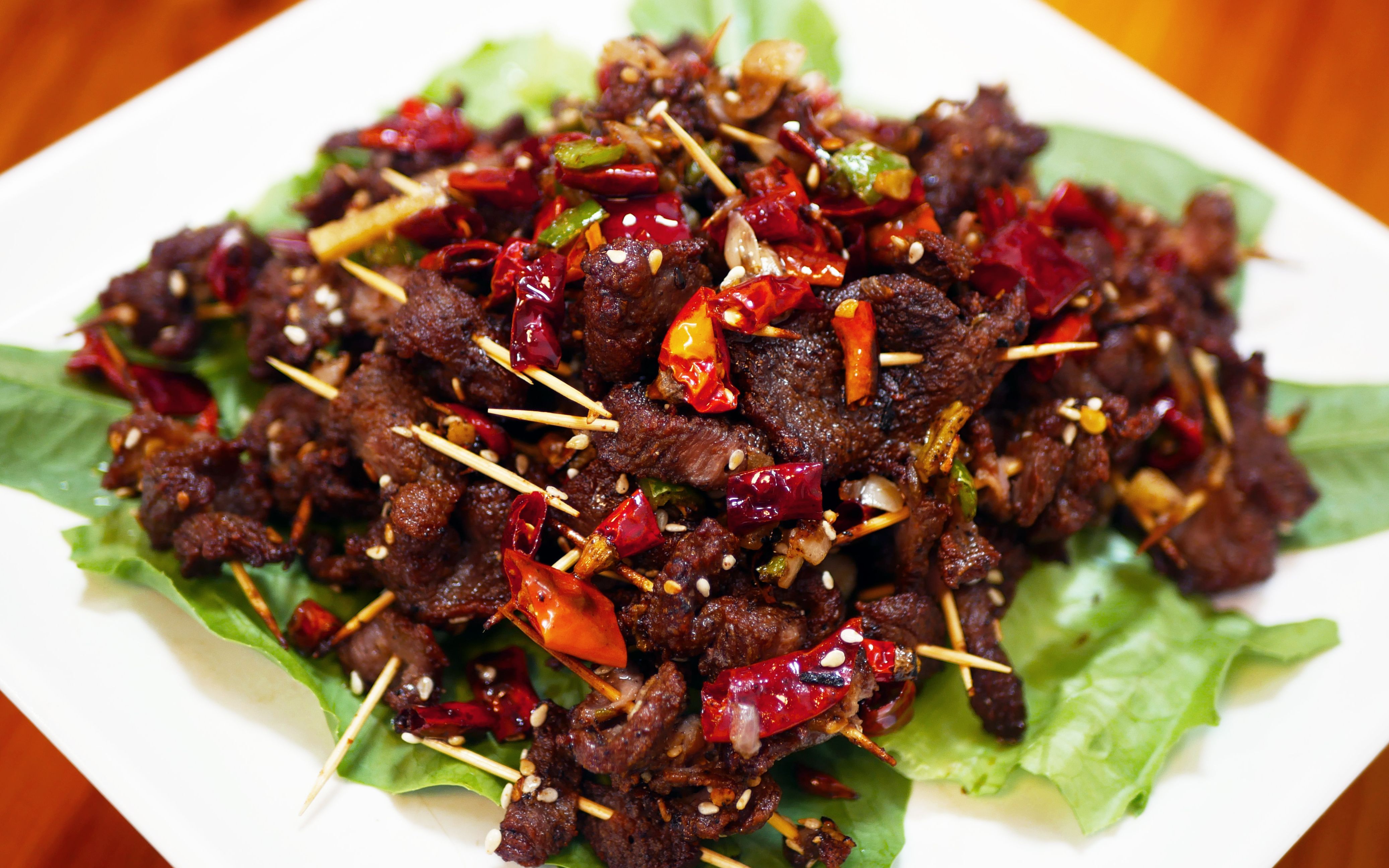 分享经典下酒菜"牙签牛肉"的市井做法,口感爽辣,越吃越过瘾!_哔哩哔哩