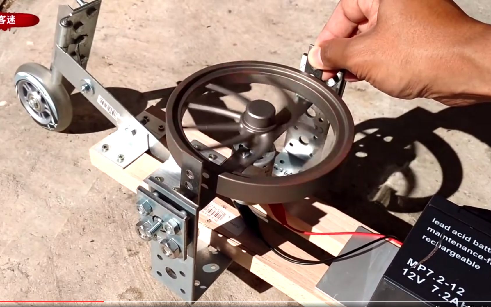 两轮平衡小车,运用的是简易的陀螺仪