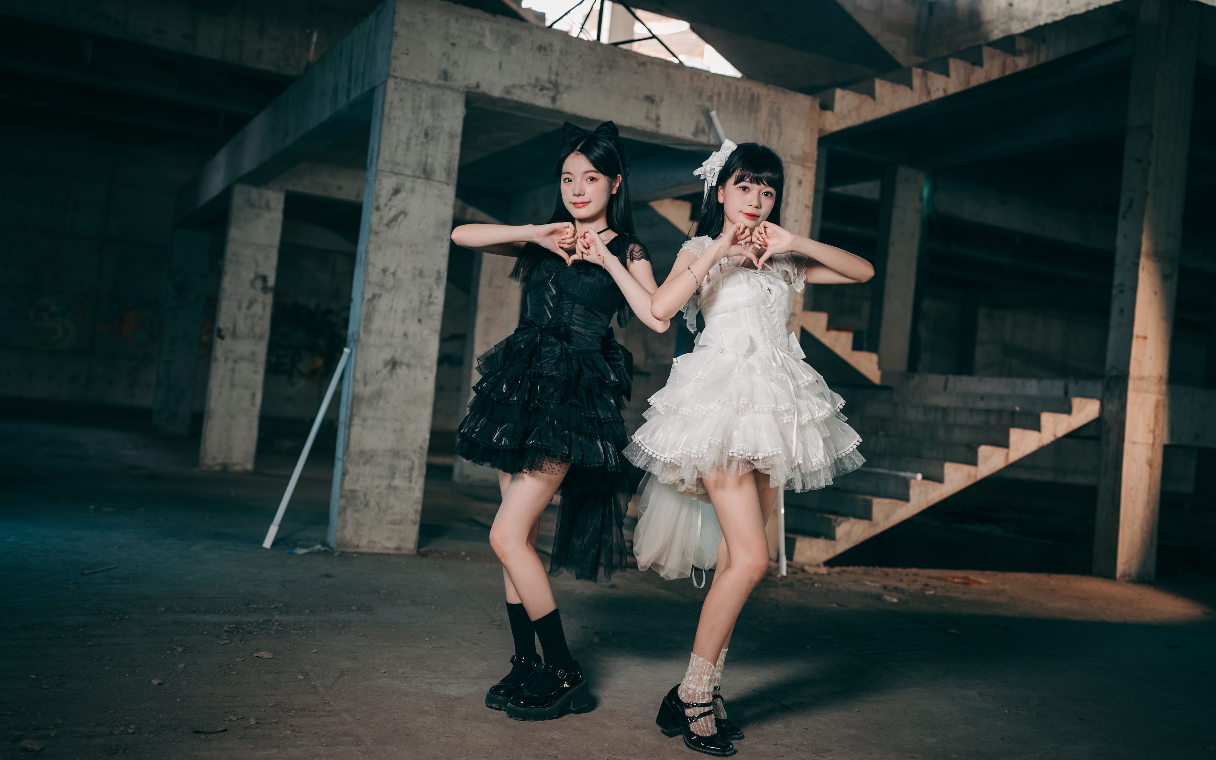 才不是住在烂尾楼的恶魔呢94黑白双子初合作