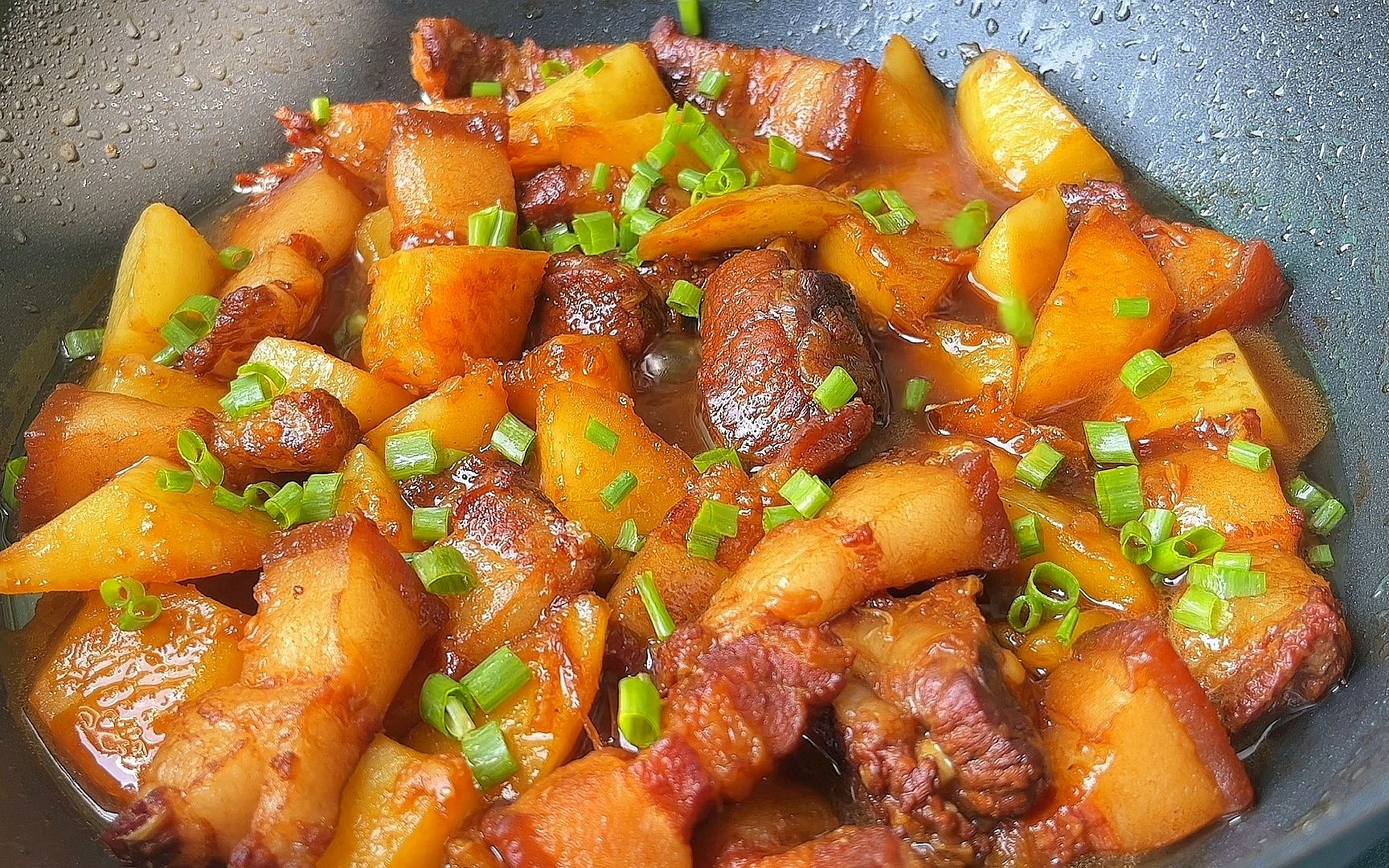 土豆焖红烧肉 五花肉图片