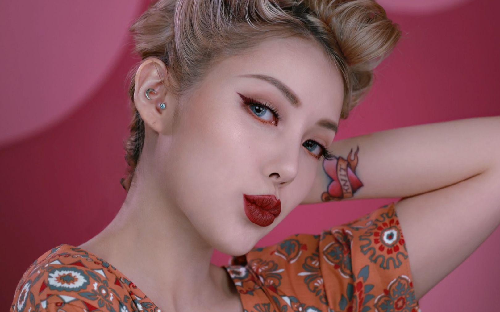 【丽子美妆】中文字幕 pony-眼唇重点度假彩妆分享