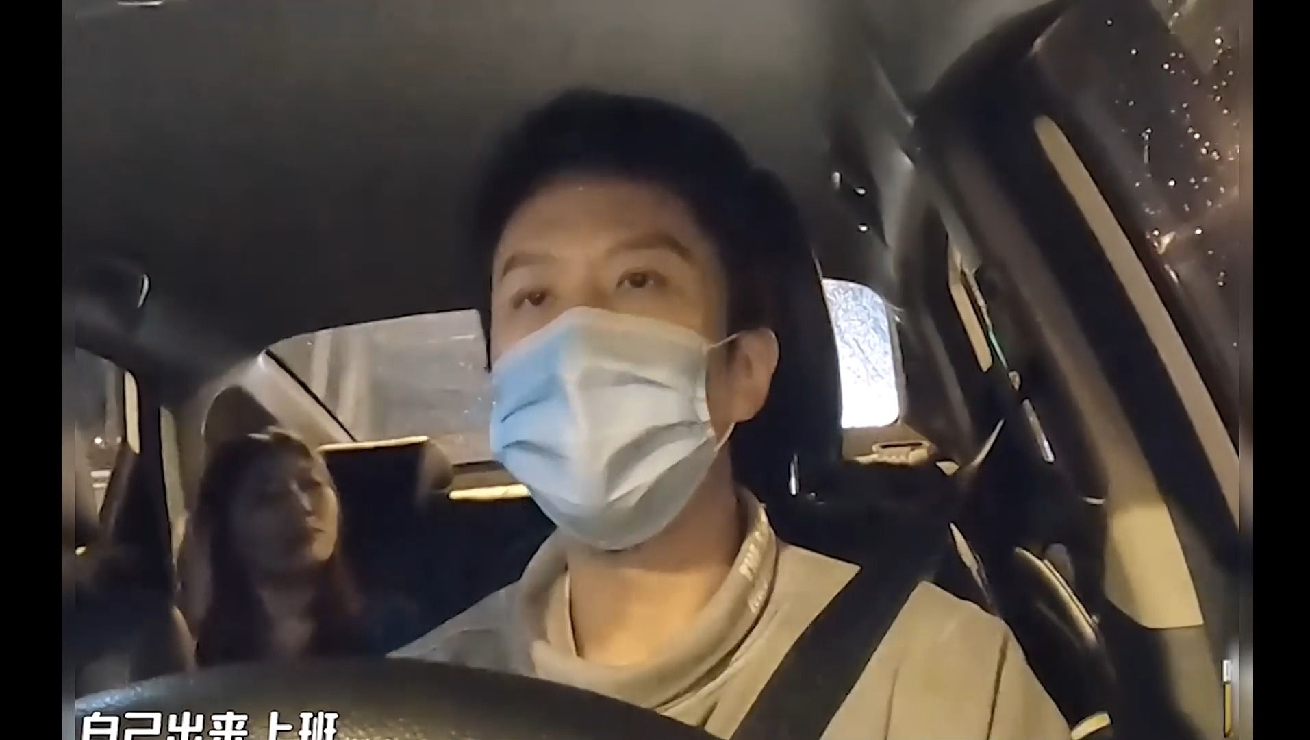 "百亿影帝"邓超凌晨开出租车,暖心开导16岁被迫辍学的女孩