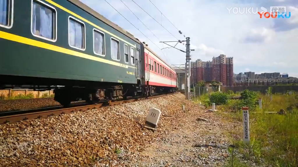 df4dk牵引刷红25g列车k1264接近芜湖站