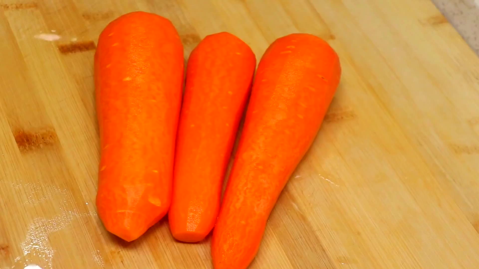 炒胡萝卜的正确做法,简单一做,鲜脆爽口,好吃下饭,孩子也爱吃