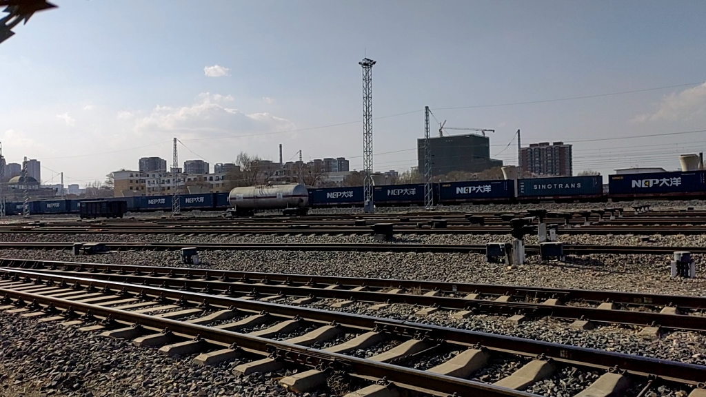 【沈吉铁路】沈局苏段hxn30296牵引全列行包快运列车沈阳东站2道发车