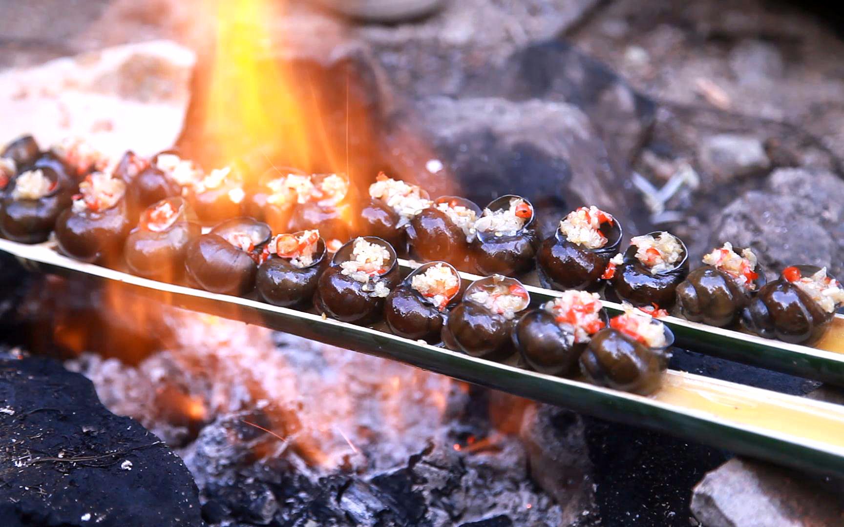 村意野外竹子烤田螺味道老好了