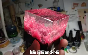 Descargar video: 【皮皮】滴胶 | 曼珠沙华盛开的方块镇纸，三途河畔的彼岸花 | 制作教程