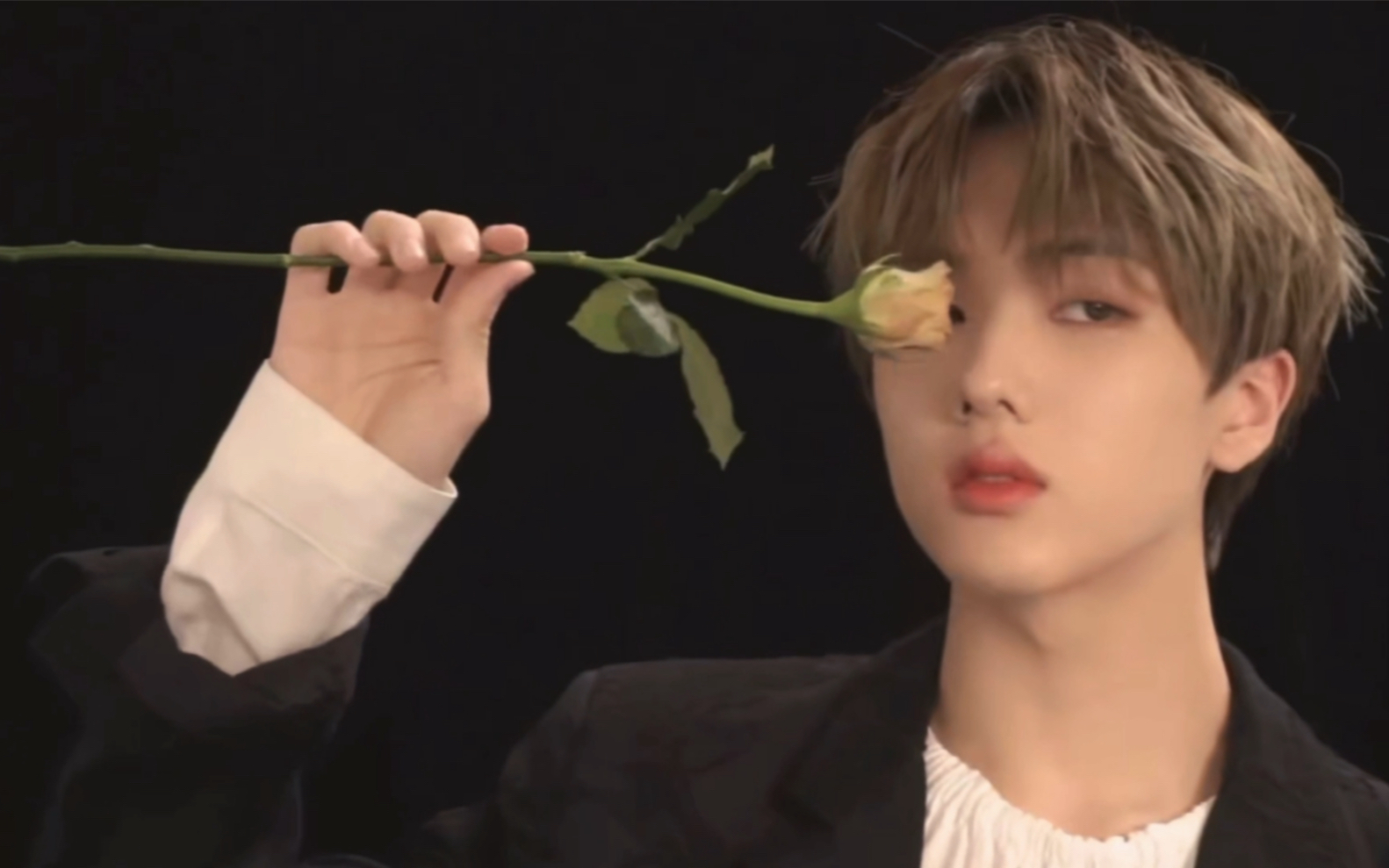 【朴志晟】"姐姐不要喜欢他了 喜欢我好不好"