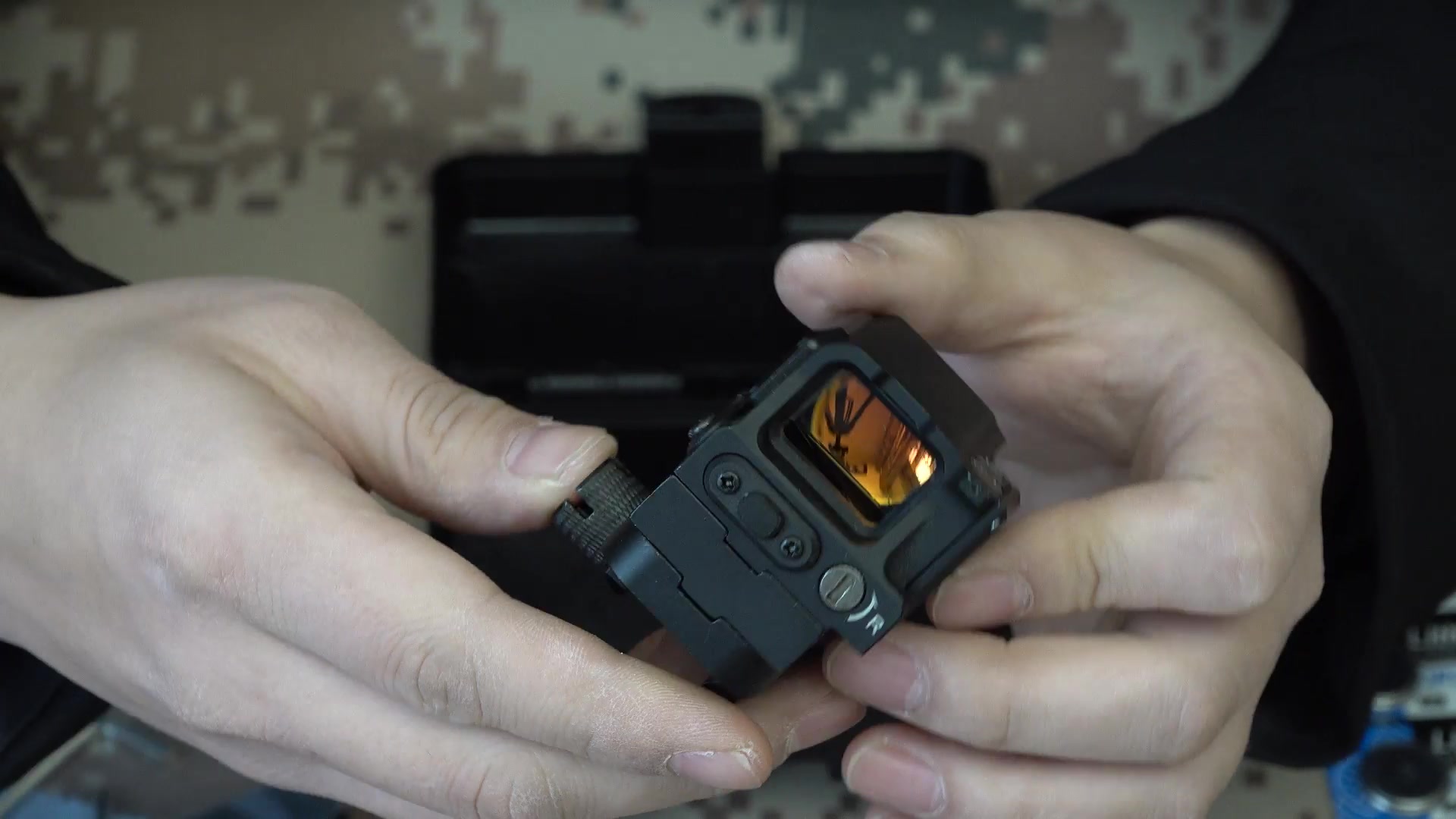 fc1全息瞄准镜开箱视频-国产复刻里面算最好的一款了,效果做工都ok