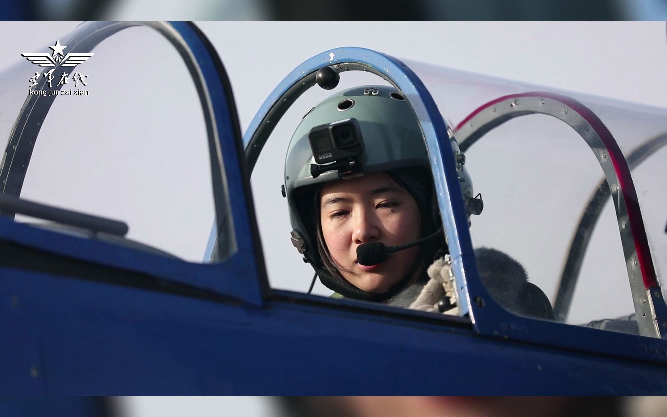 又美又飒!空军首批"双学籍"女飞行学员完成首次单飞!