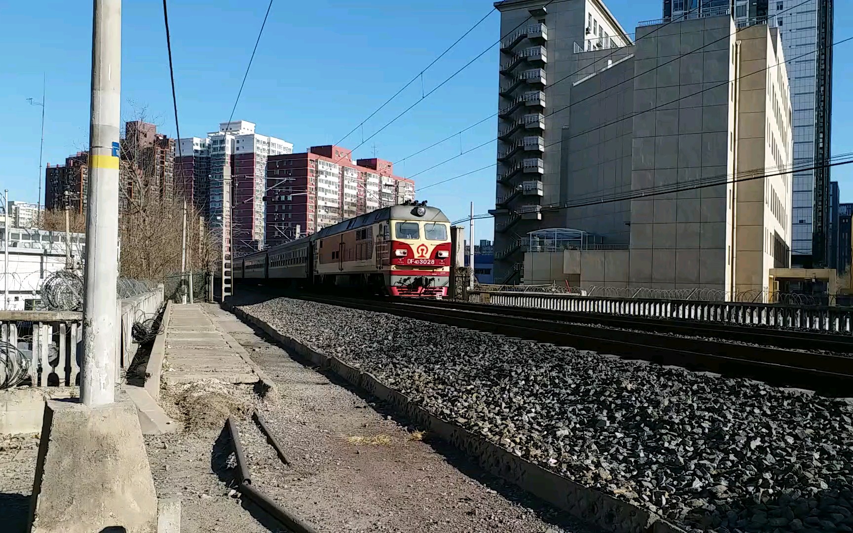 说不出的再见,最后一班6452次列车车底北京站16道发车空送回天津车辆