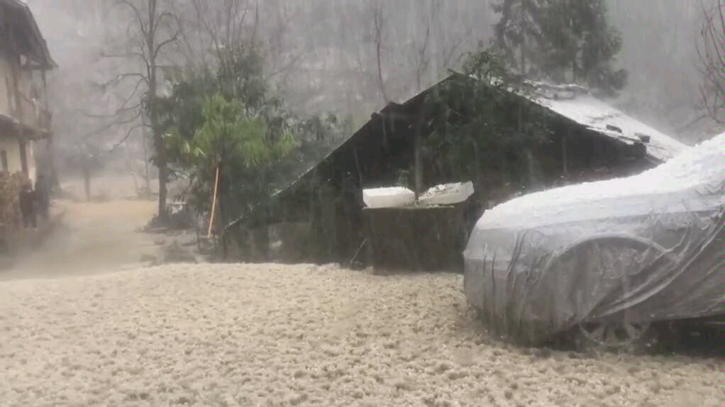 多年不遇,湖北重庆突降大冰雹!湖北启动重大气象灾害三级响哔哩哔哩bilibili