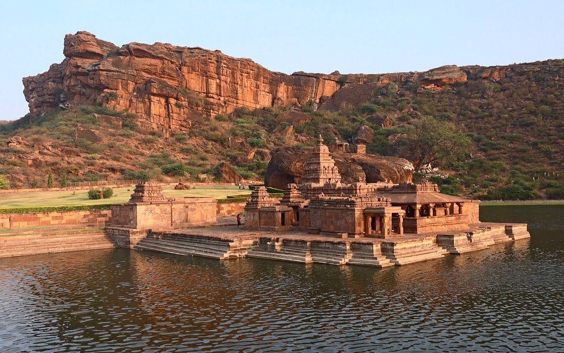 【amazing places on our planet】印度卡纳塔克邦遮娄其王朝巴达米神