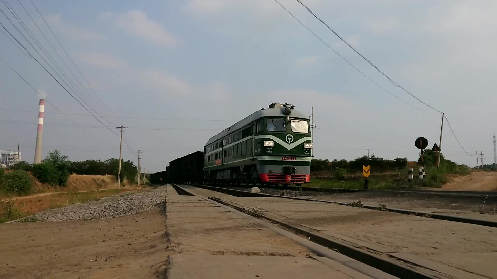 平禹铁路东风4牵引空车皮方岗站发车