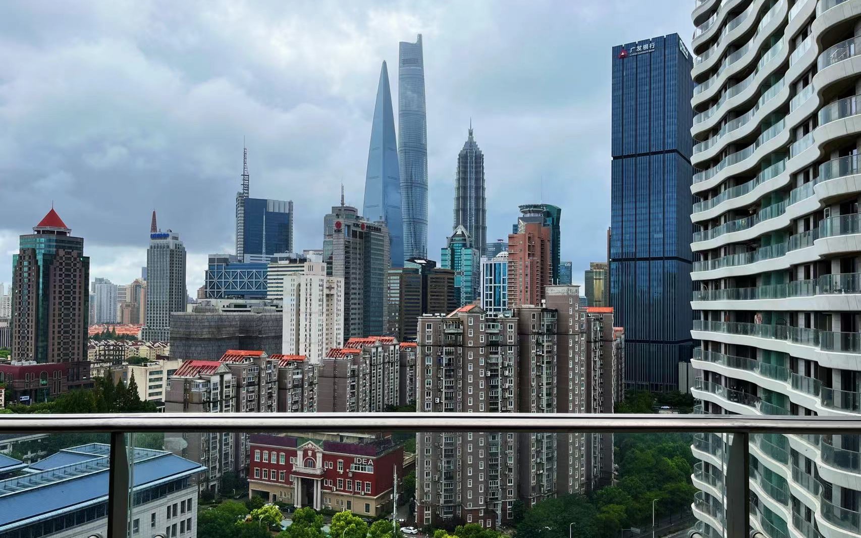 上海陆家嘴豪宅 九庐 阳台看三件套 兄弟萌有知道这房子之前是哪个