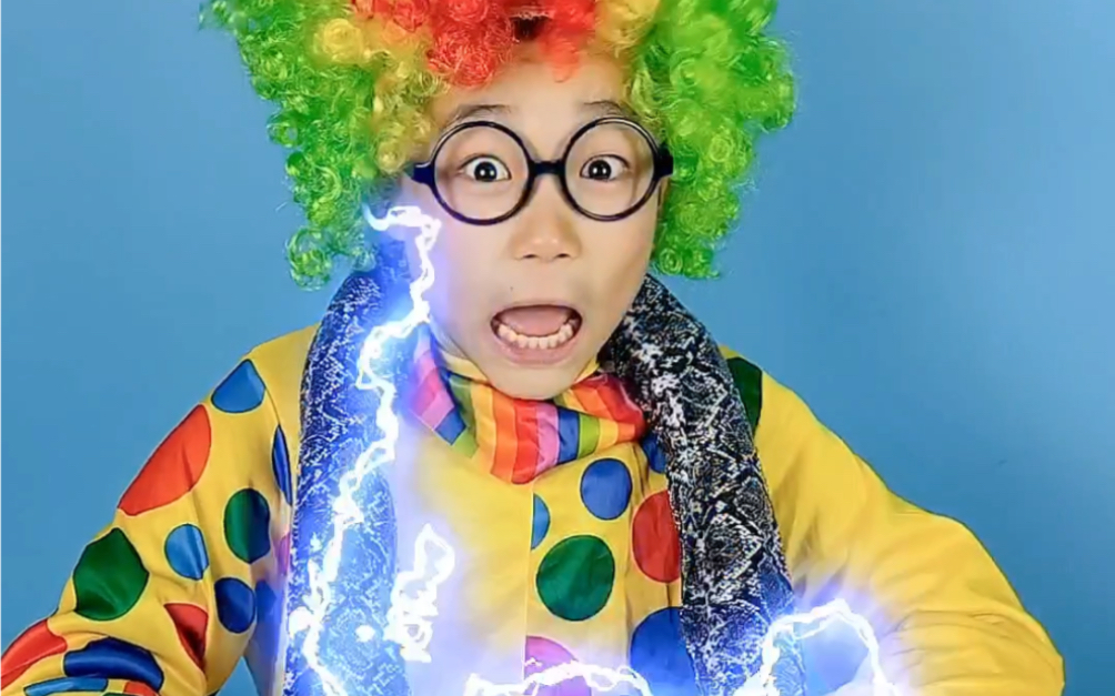 小泽玩三款恶搞玩具,你们喜欢哪一个呢