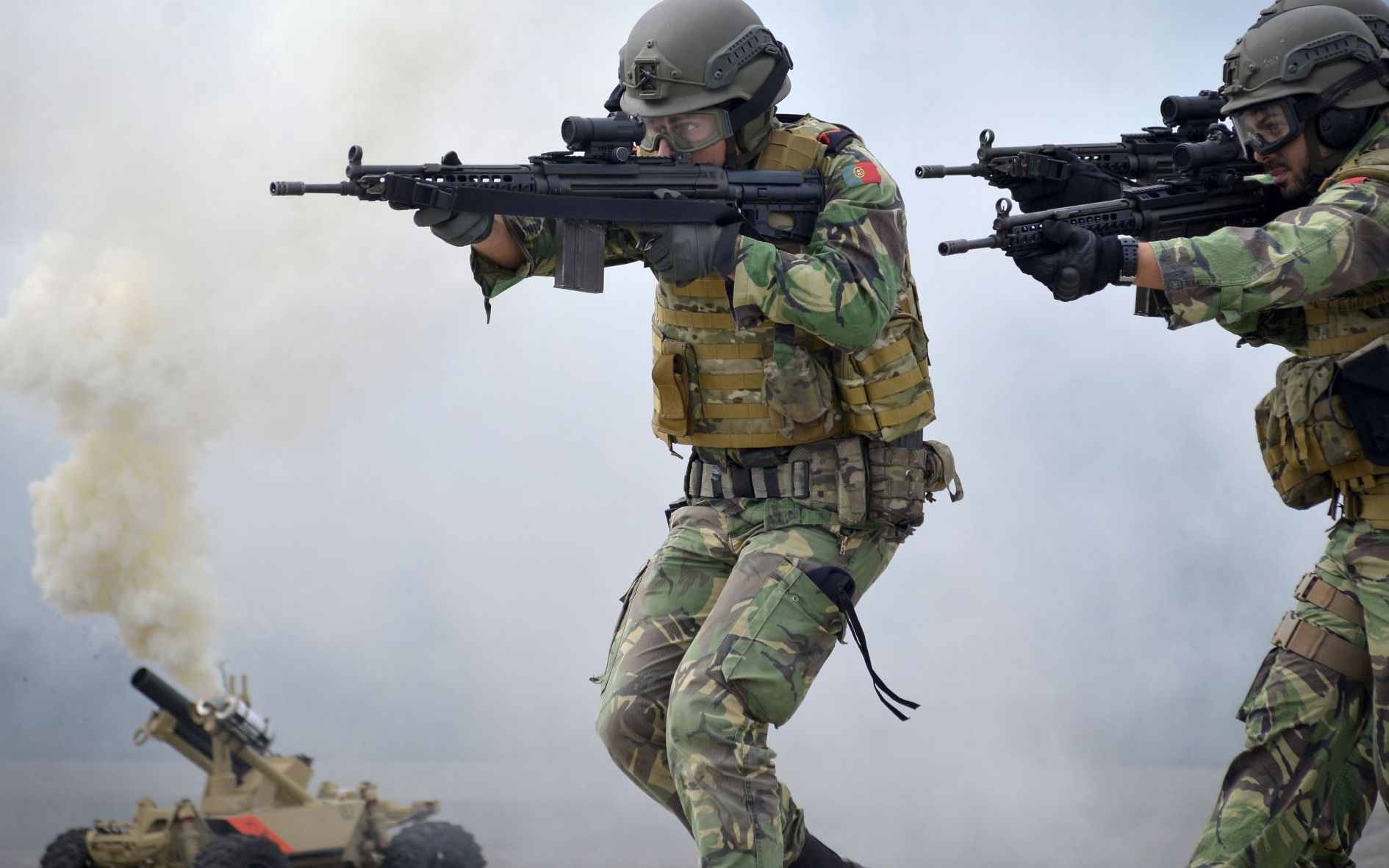 葡萄牙海军陆战队calfex2018演习武器射击合集