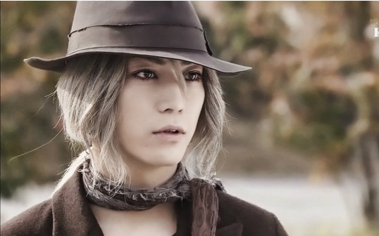 《妖怪人间》雨中打伞片段_哔哩哔哩 (゜-゜)つロ 干杯~-bilibili