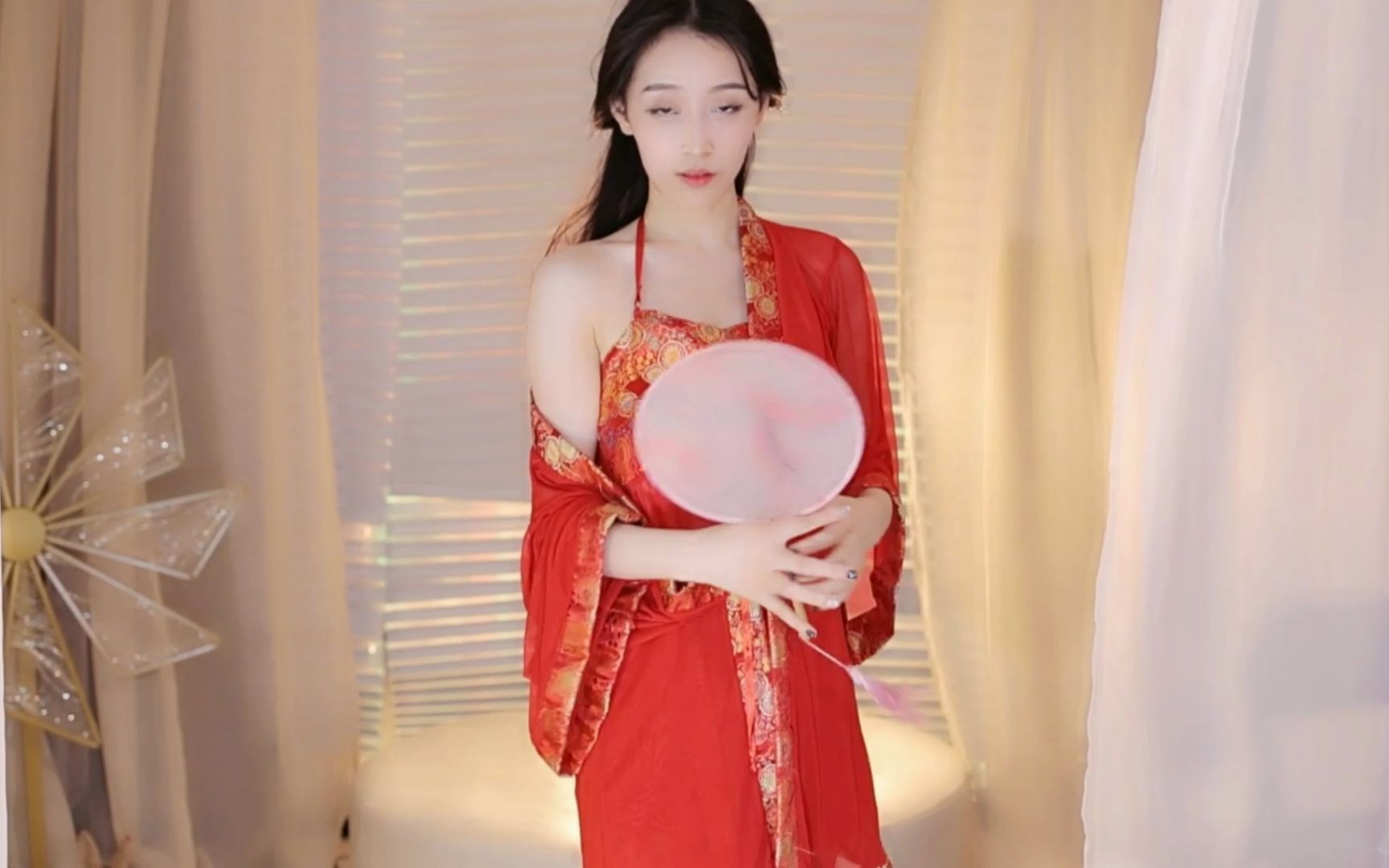 虎牙陈莫沫吖 看订制舞蹈关注微信公众号 选歌试舞