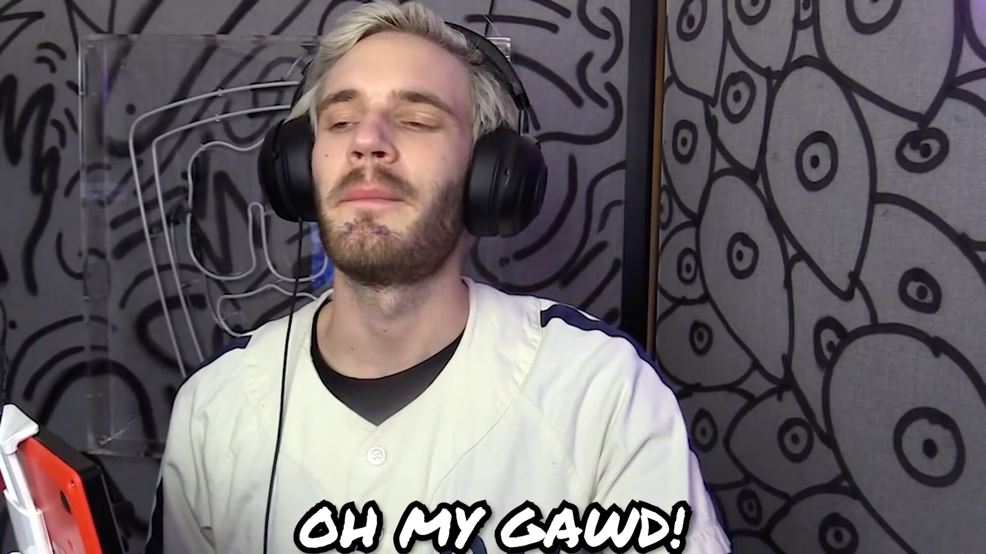 [图]【pewdiepie片段精选】Meet the Alternate Universe PewDiePie (yes he's still cringey)