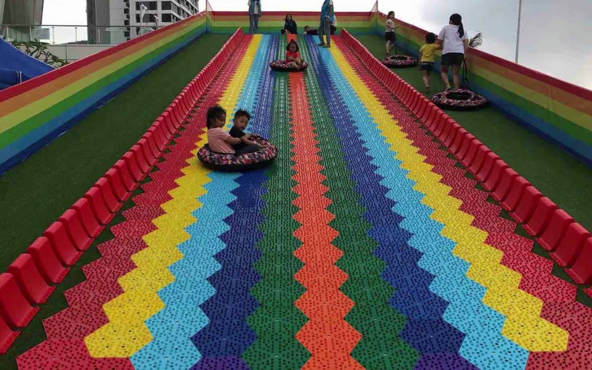 大型彩虹滑道,户外七彩滑道,大型游乐设备出租,青岛彩虹滑梯租赁_哔哩