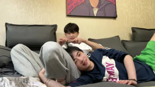 两个妈妈见面会发生什么？ 天呐 我俩都插不进去话 瞬间变i人